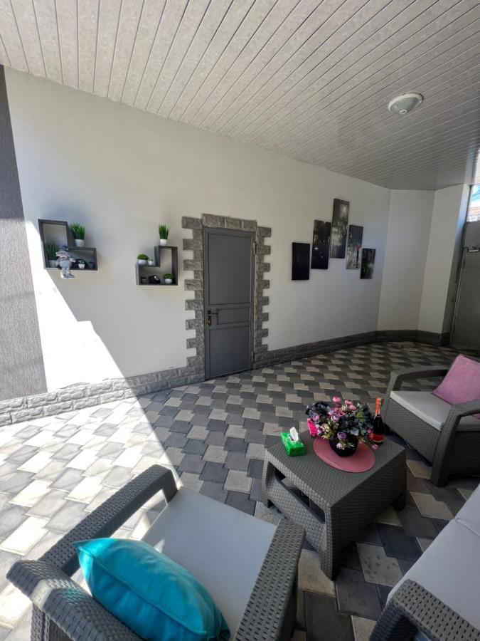 Cool Blue Interior Self Check In Appartement Jerevan Buitenkant foto