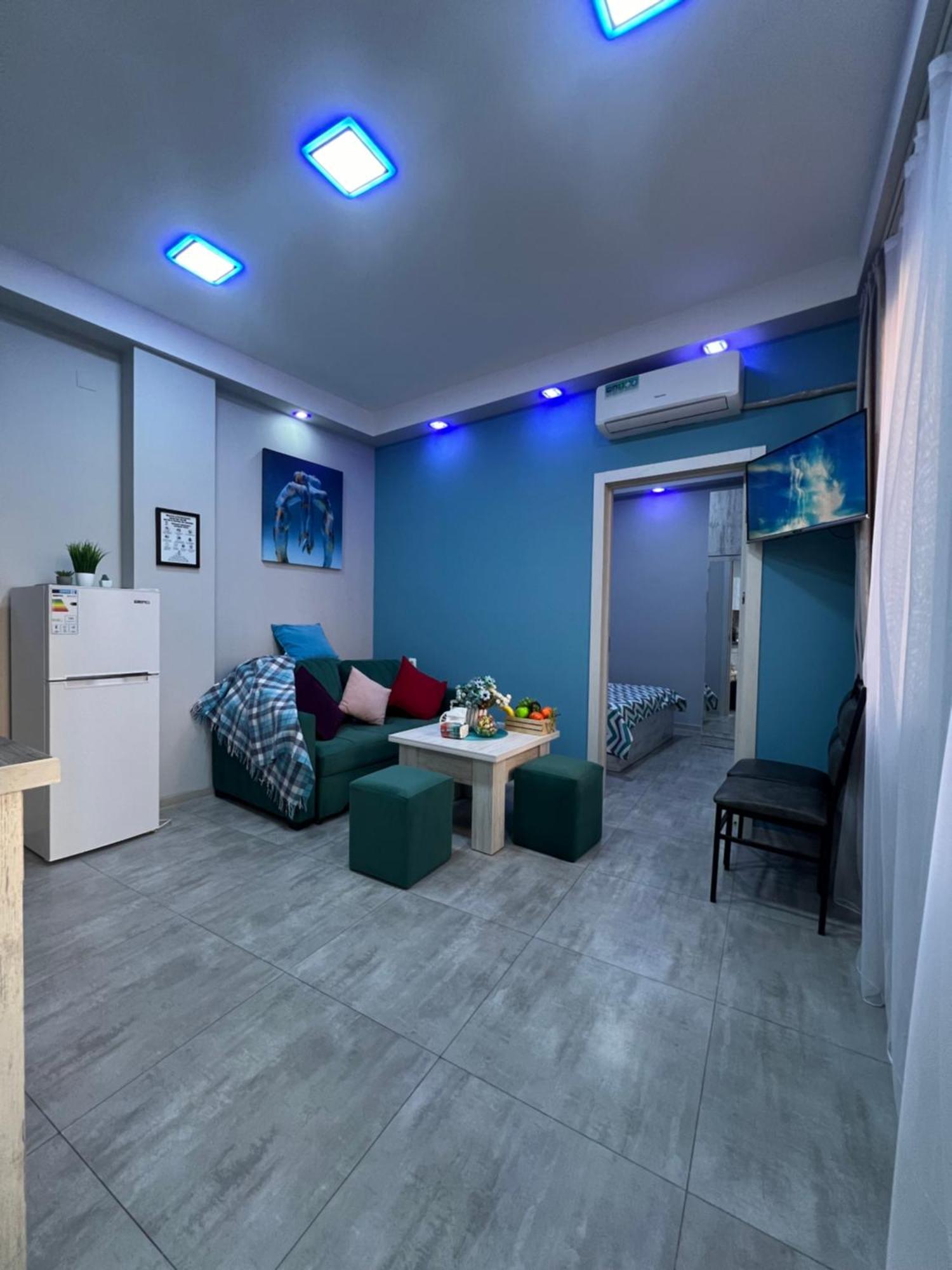Cool Blue Interior Self Check In Appartement Jerevan Buitenkant foto