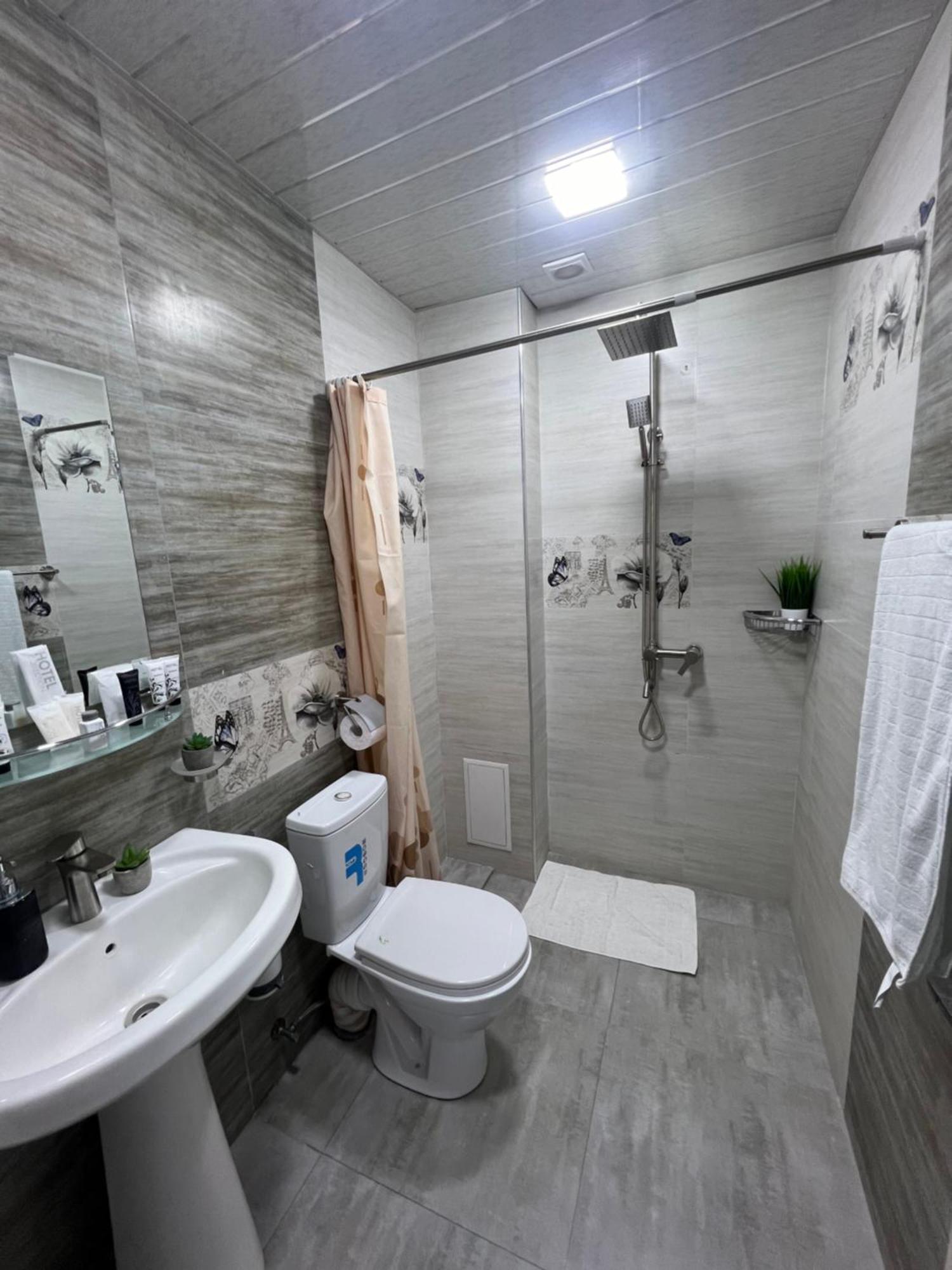 Cool Blue Interior Self Check In Appartement Jerevan Buitenkant foto