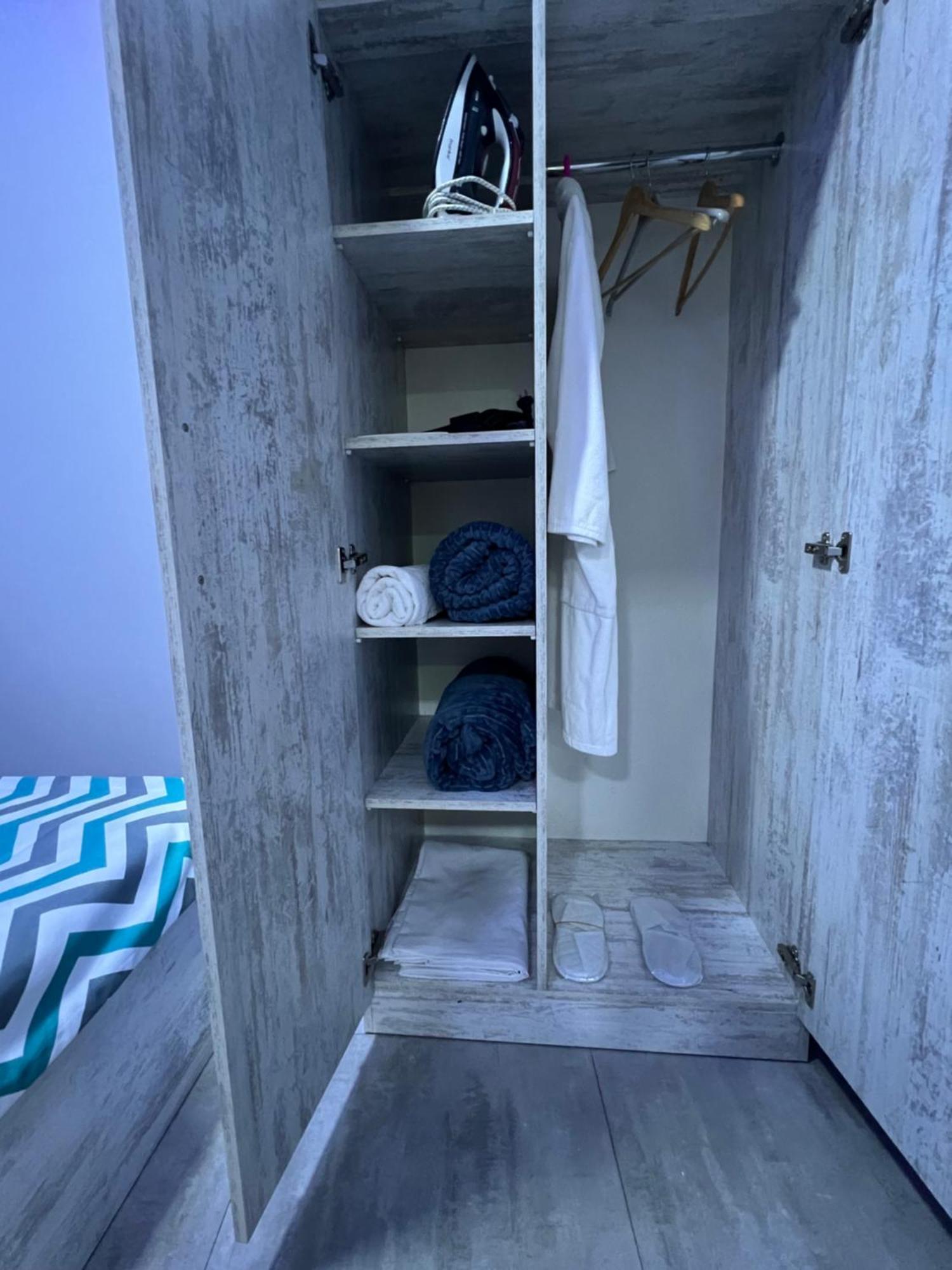Cool Blue Interior Self Check In Appartement Jerevan Buitenkant foto