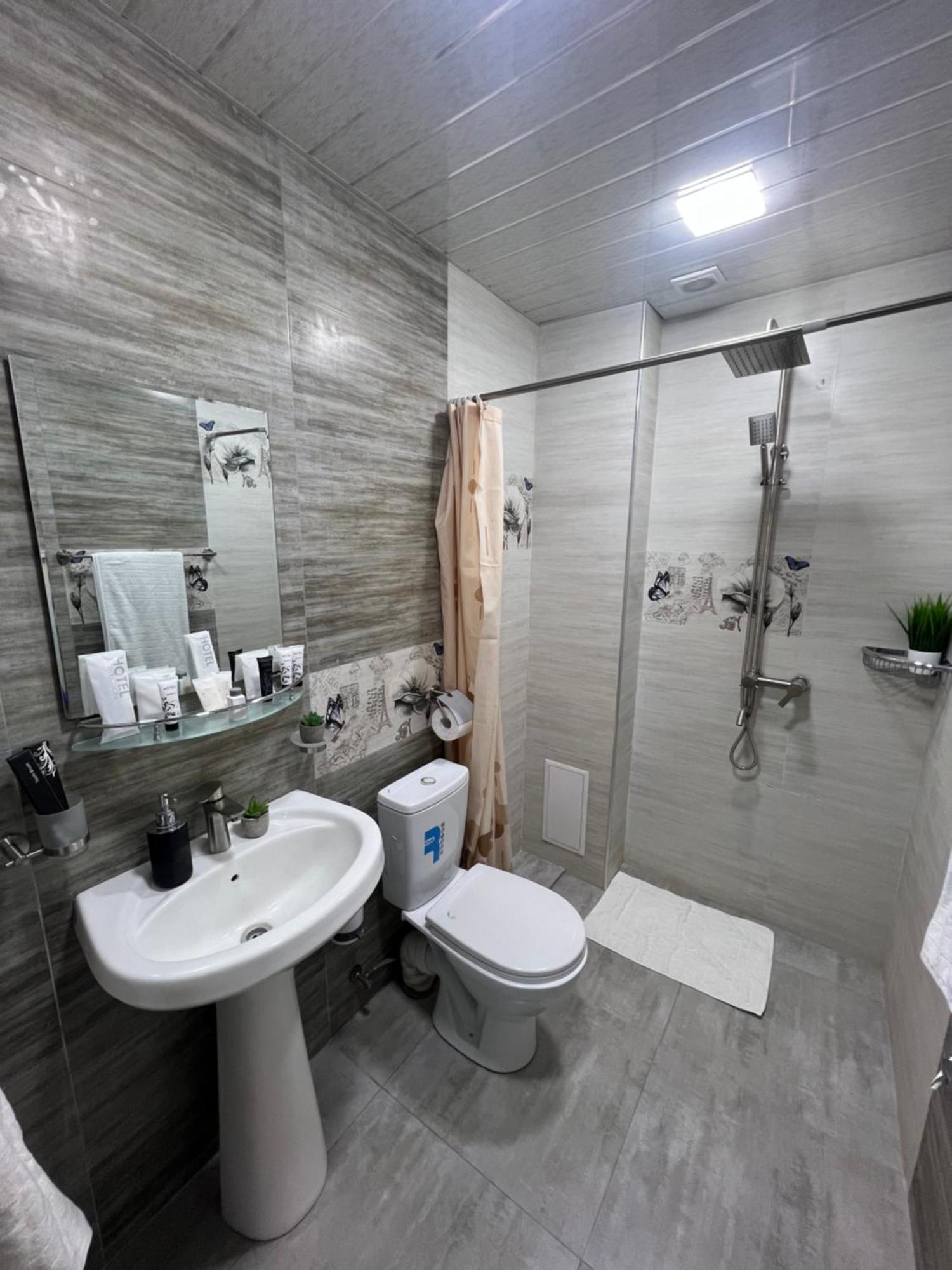 Cool Blue Interior Self Check In Appartement Jerevan Buitenkant foto