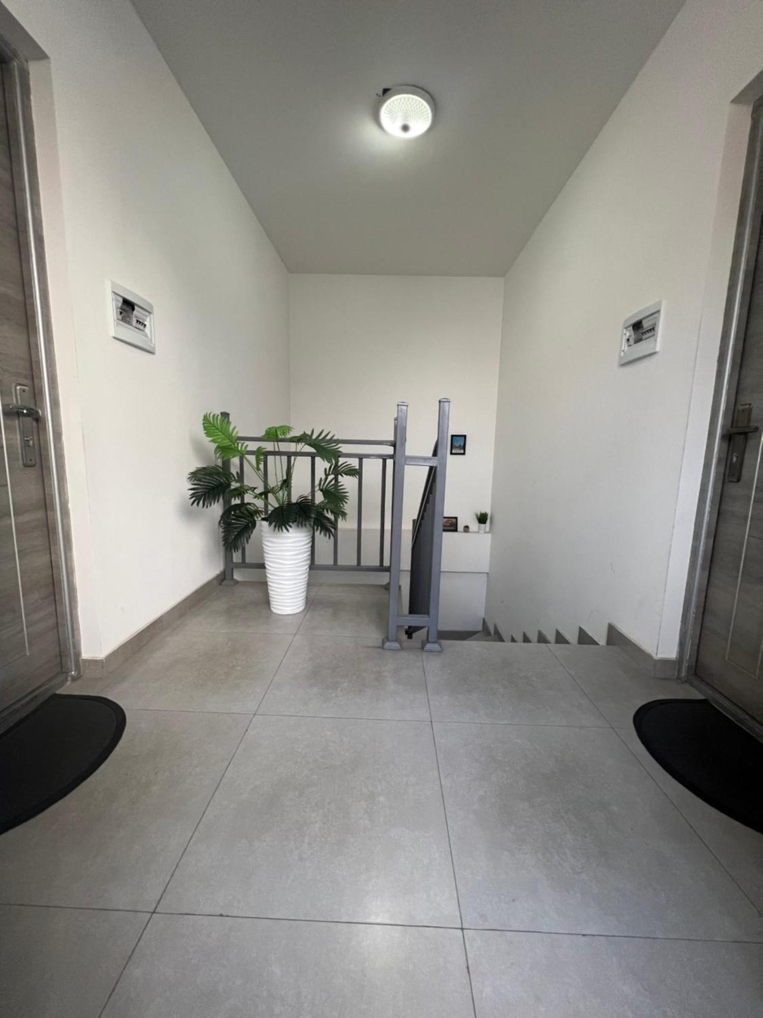 Cool Blue Interior Self Check In Appartement Jerevan Buitenkant foto